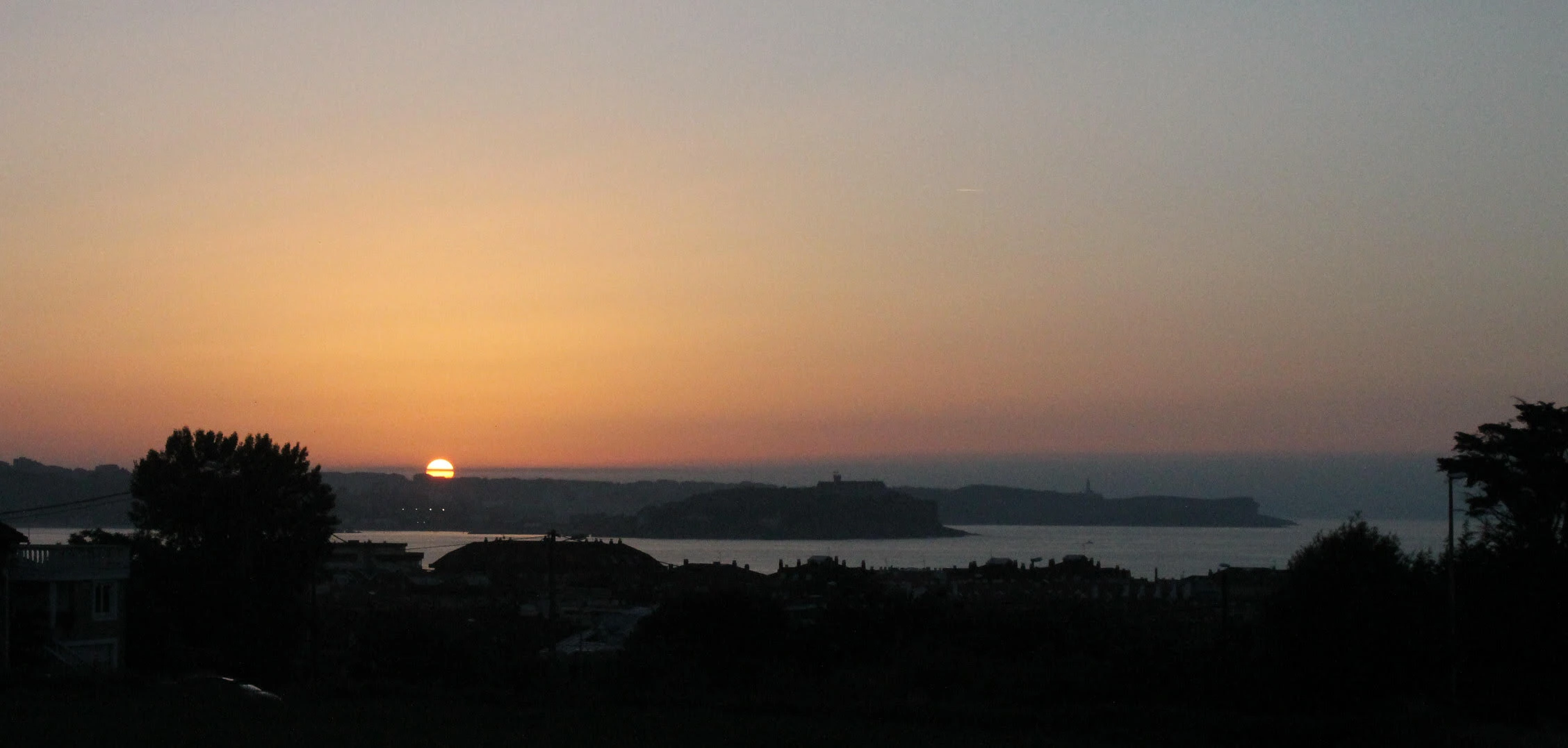 Cantabria — paisaje costero cerca de Casa del Surf, Somo
