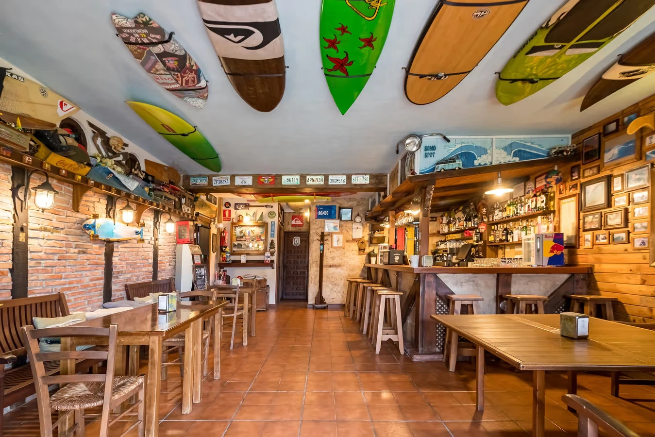 Interior del Bar Cafetería de Casa del Surf, Somo